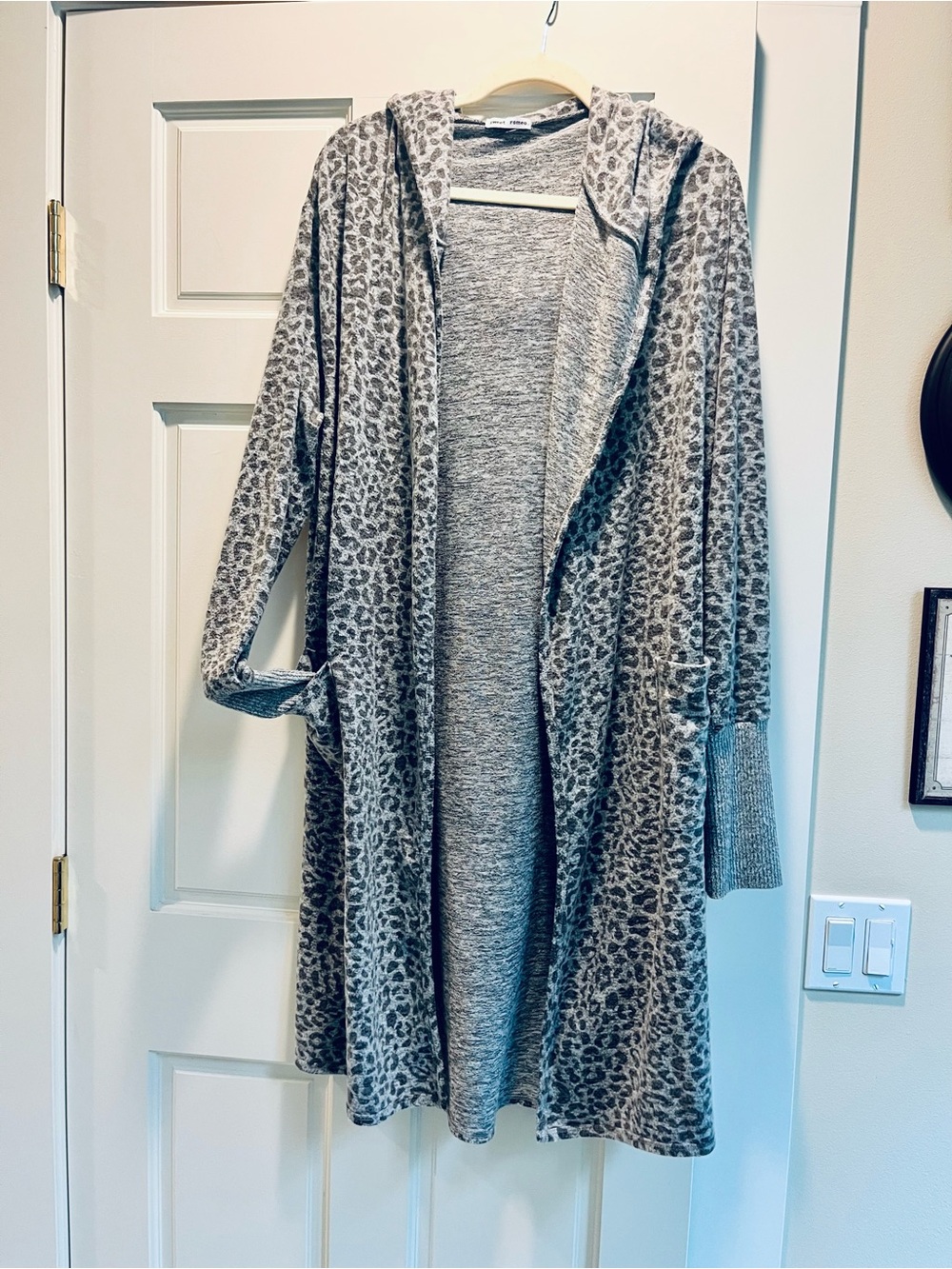 Sweet Romeo Grey Leopard Hooded Duster Open Cardigan with Pockets - Sz L!!